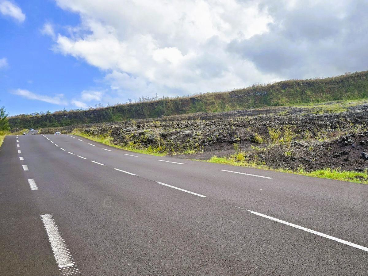 Route des Laves à La Réunion – coulées de lave noire 