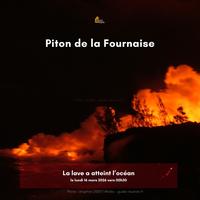 La lave rejoint l'océan - Volcan de La Réunion