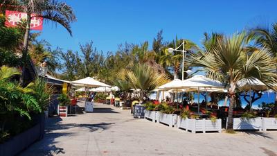 Terrasse de restaurant face à l'océan à La Réunion