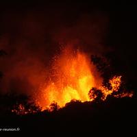 Volcan en éruption