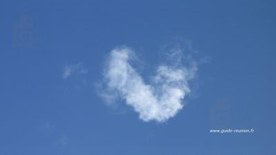 Coeur dans le ciel à la Réunion