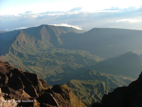Vue du piton des Neiges - Sommet de la Réunion Vue du piton des Neiges - Sommet de la Réunion