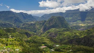 Entre volcans et forêts : vivez l'expérience ultime du trail à La Réunion © JeanLuc Ichard / Adobe Stock Entre volcans et forêts : vivez l'expérience ultime du trail à La Réunion
