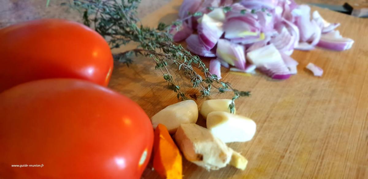 Tomates et épices pour un rougail Oeufs