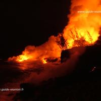 Volcan en éruption volcanique à La Réunion