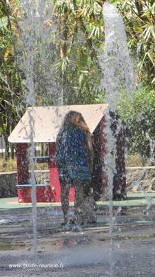 Jeux d'eau à la Réunion (ici à St Denis au Jardin de l'Etat)