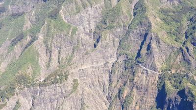 Route de Cilaos à La Réunion – virages en montagne et panorama sur le cirque