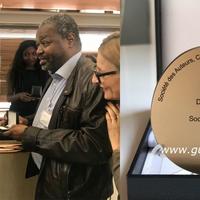 David Louisin (à gauche) reçoit sa médaille à la SACEM à Paris le 12 juin 2018