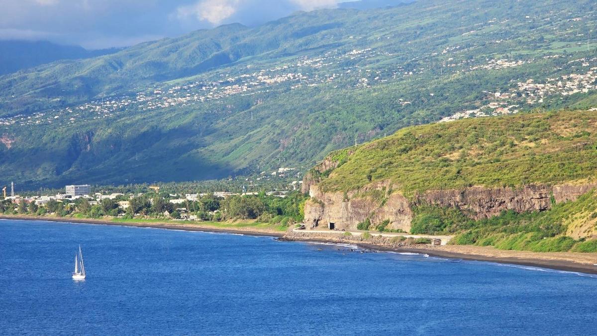 Sortie en mer à la découverte de la baie de Saint-Paul - vue depuis l'océan