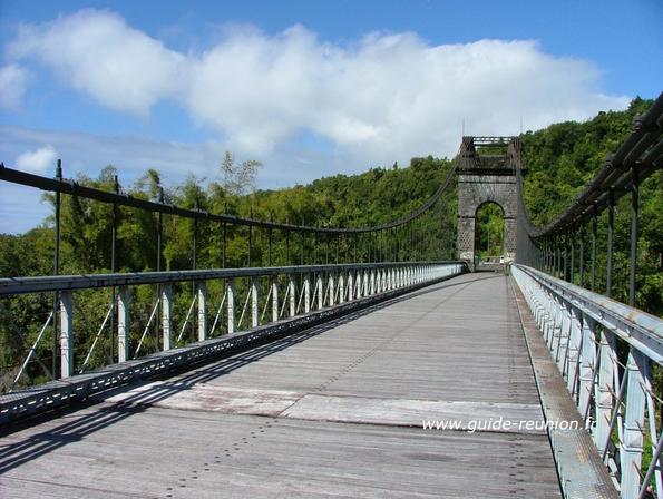 Pont suspendu de la rivière de l'Est à Sainte-Rose - La Réunion