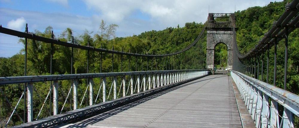 Pont suspendu de la rivière de l'Est à Sainte-Rose - La Réunion