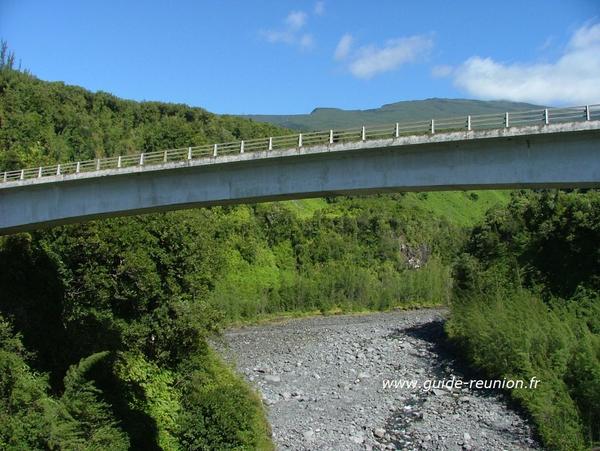 Vue depuis le Pont suspendu de la rivière de l'Est à Sainte-Rose - La Réunion