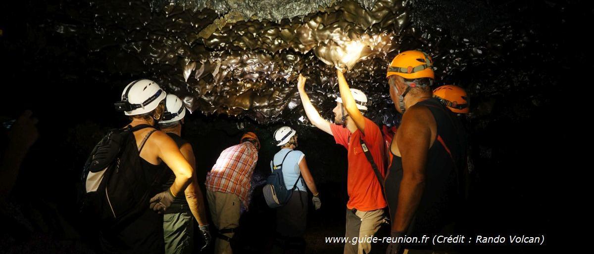 Explorer les tunnels de lave à La Réunion