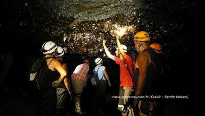 Explorer les tunnels de lave à La Réunion