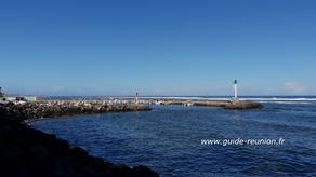 Entrée du port de plaisance de Saint-Leu