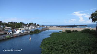 La ravine st-Gilles et la plage des roches noires