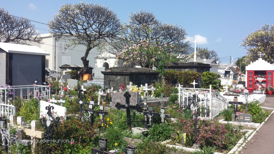 Visite d'un cimetière à La Reunion