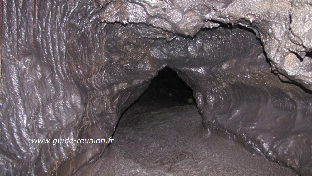 Tunnel de lave à l'île de la Réunion